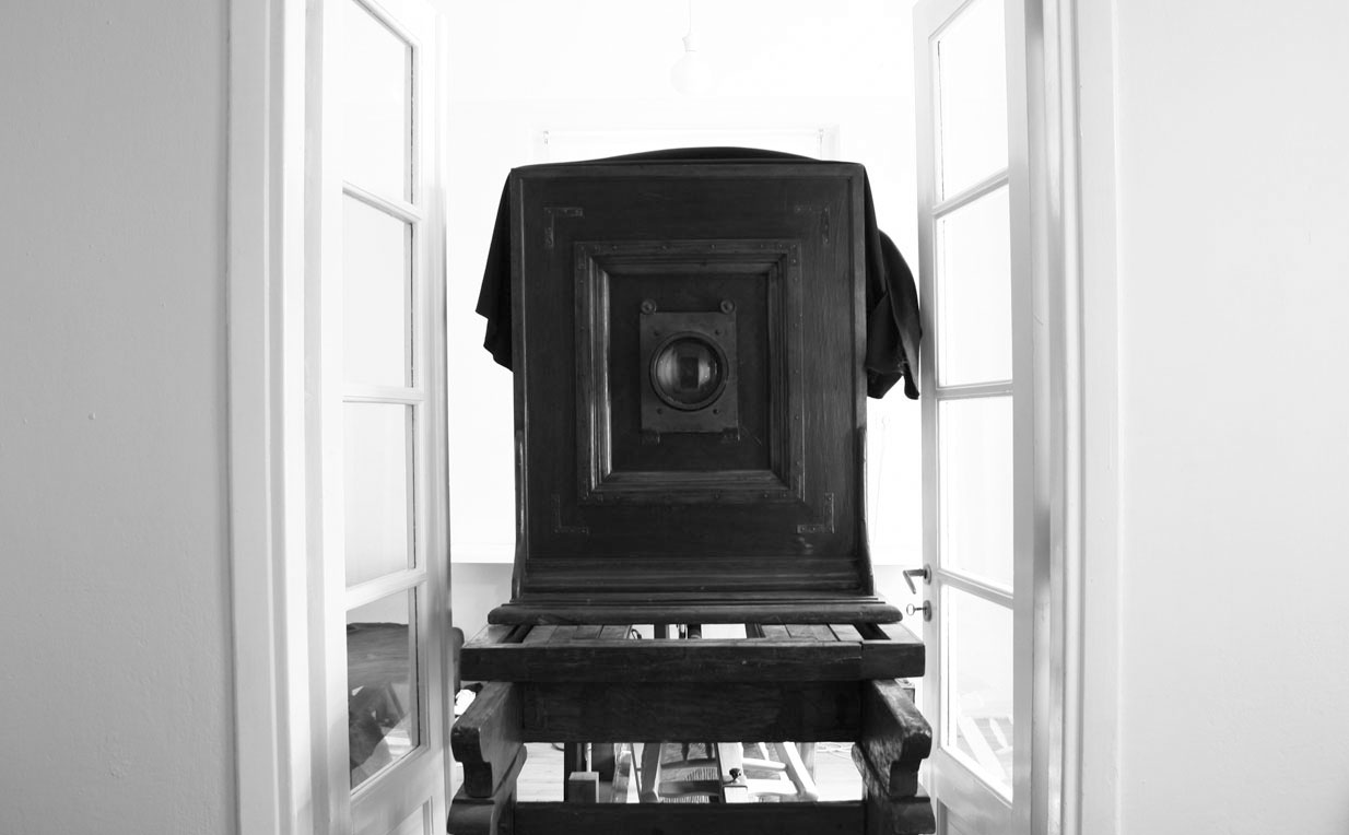 Image of an antique wooden camera ©anastassios kavassis